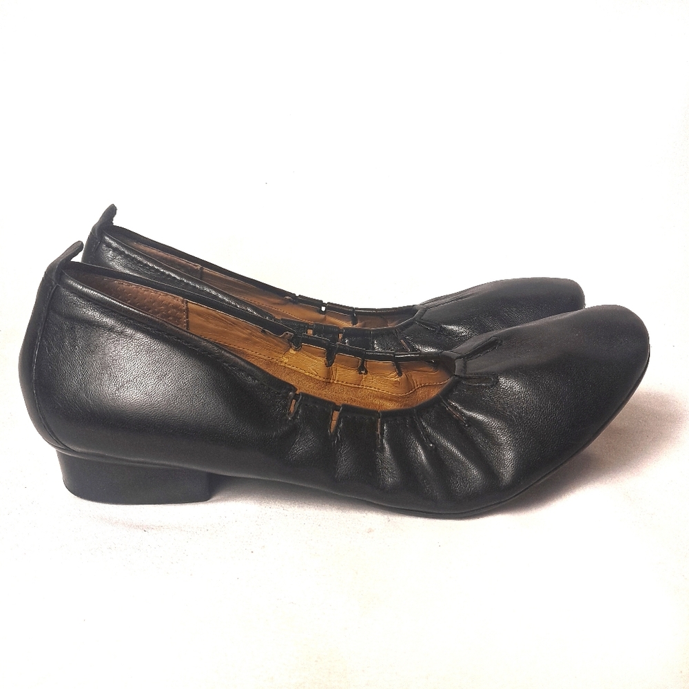 Easy Spirit Leather Black Ballet Flats | Padded Comfort | Women's Shoes Size 9.5